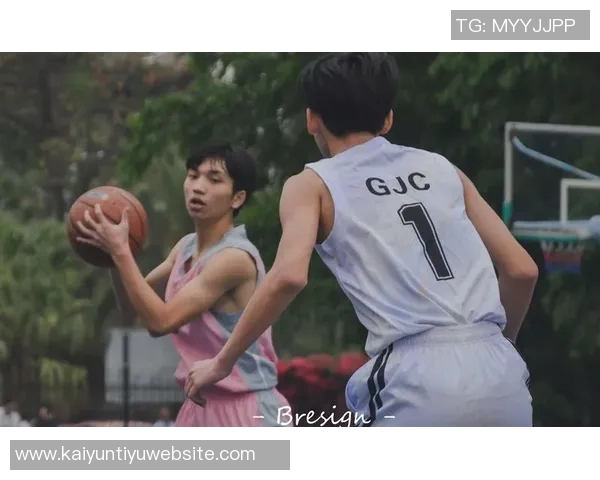 中学生篮球班赛惊现绝杀三分球精彩瞬间引发热议